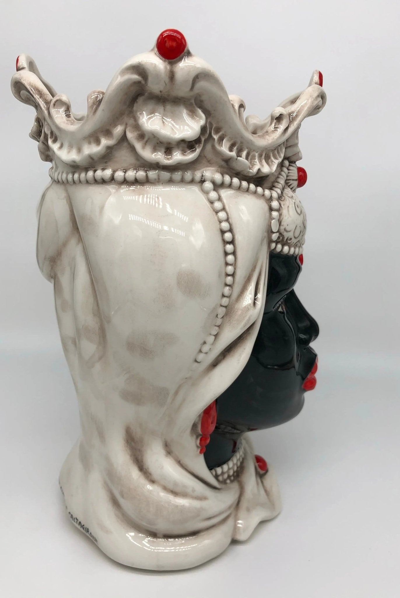 Teste di Moro Emiro Ceramica Caltagirone cm H.30 L.18 Artigianale Écru Sfere Rosso - DD CERAMICHE SICILIANE
