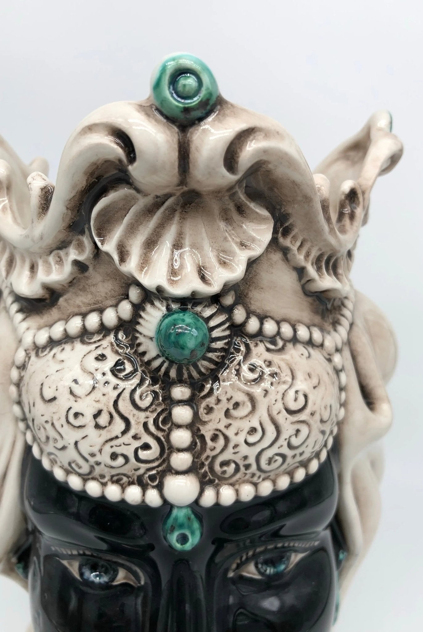 Teste di Moro Emiro Ceramica Caltagirone cm H.30 L.18 Artigianale Écru Sfere Verde - DD CERAMICHE SICILIANE