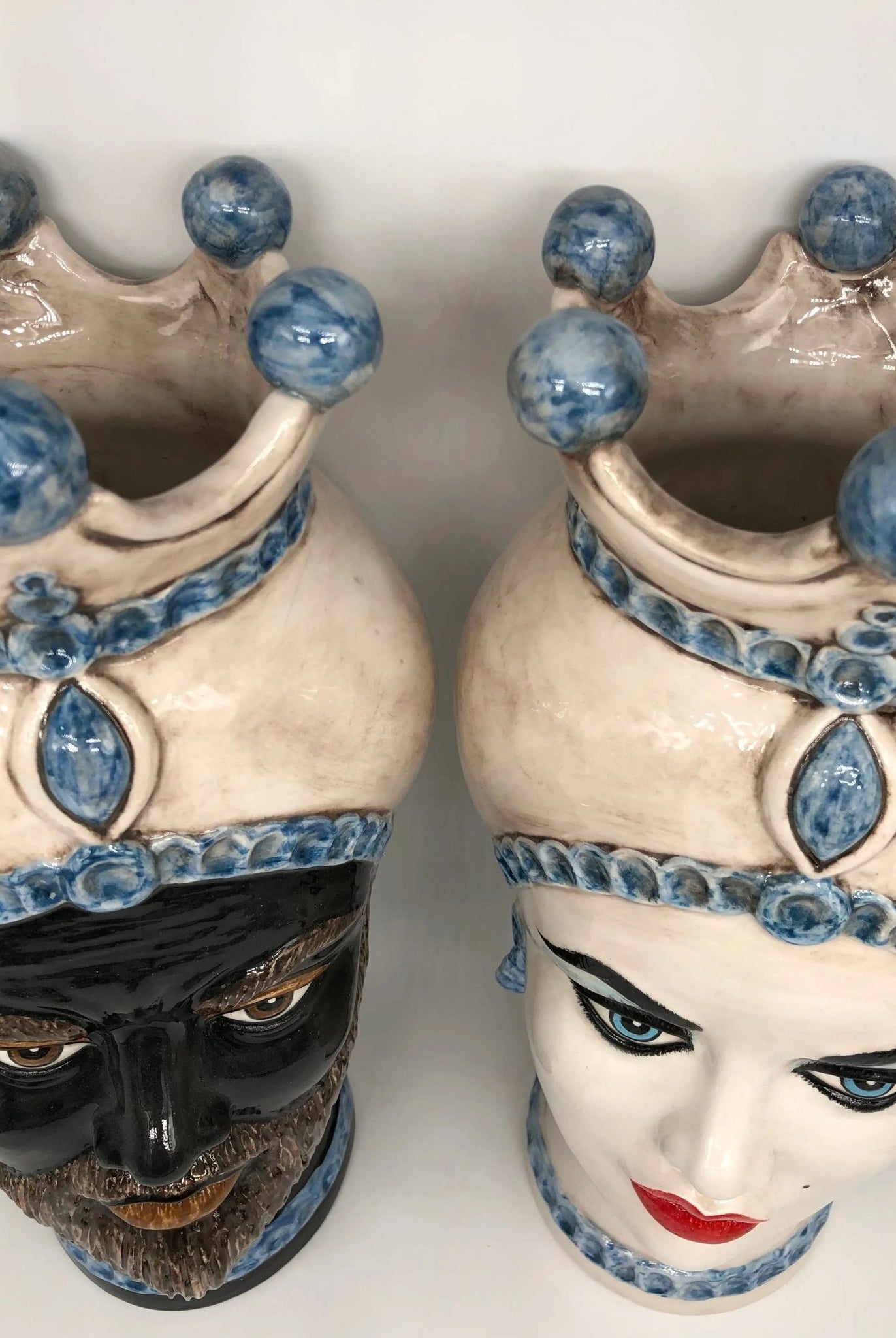 Teste di Moro Luis Ceramica Caltagirone cm H.44 L.23 Artigianale Turbante Liscio Écru Azzurro - DD CERAMICHE SICILIANE