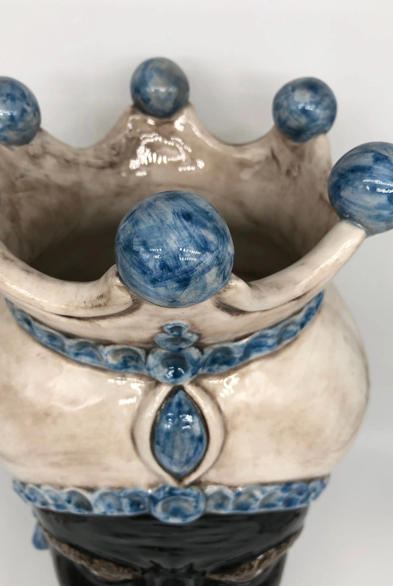Teste di Moro Luis Ceramica Caltagirone cm H.44 L.23 Artigianale Turbante Liscio Écru Azzurro - DD CERAMICHE SICILIANE