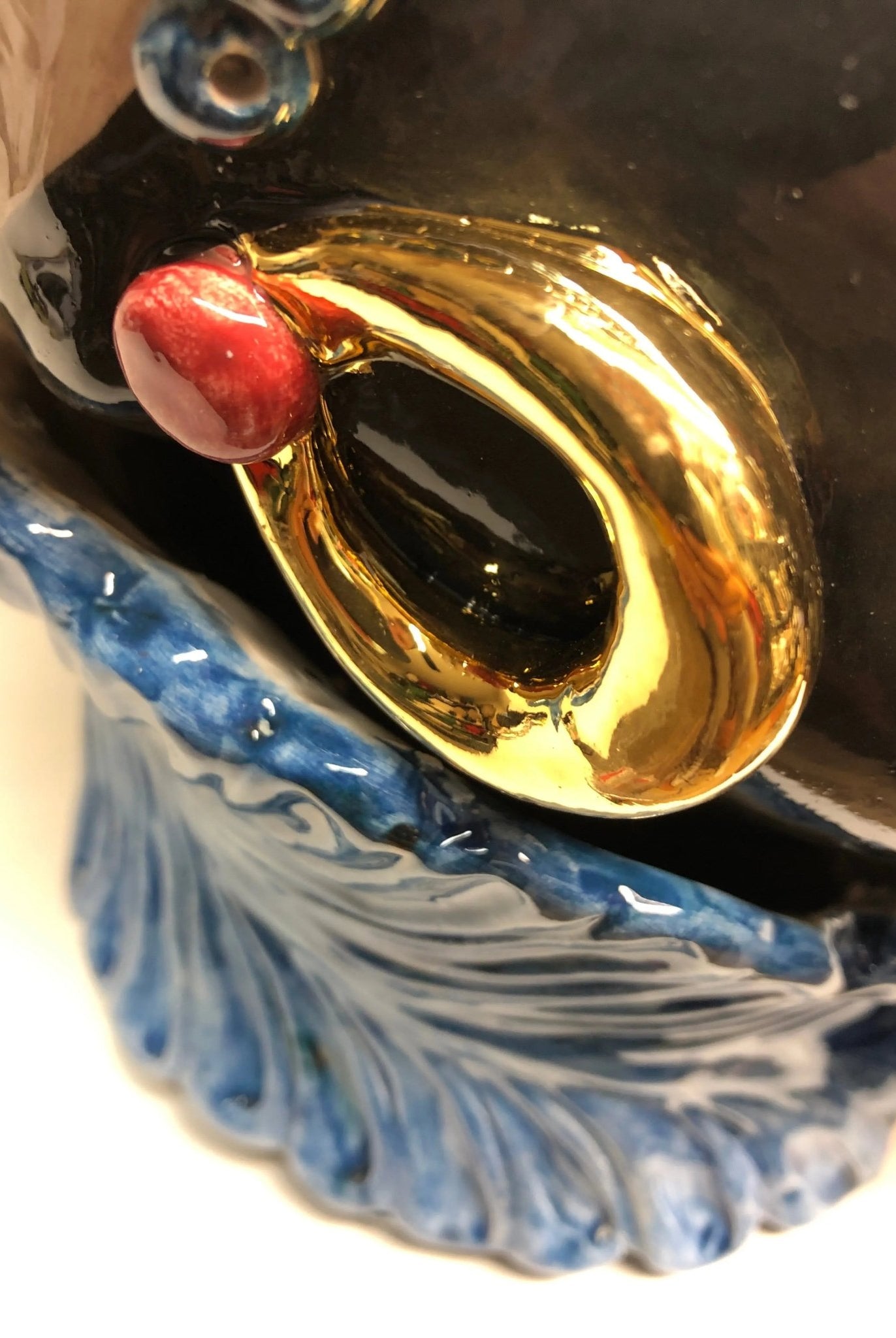 Teste di Moro Zefiro Ceramica Caltagirone cm H.43 L.26 Artigianale Écru Foglie Blu Oro - DD CERAMICHE SICILIANE